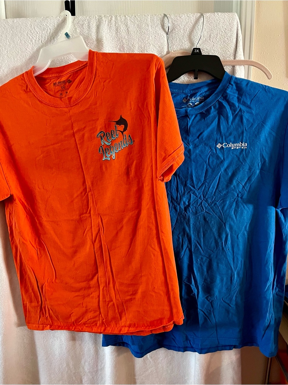Columbia Men’s Blue Short-Sleeve Tee & Orange Reef Legends Graphic Tee